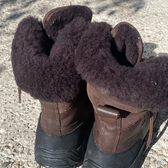 UGG Men\'s 6 Chocolate and Ebony Snow Boots main image 7